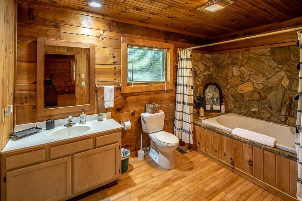 Cozy 'Grey Fox' Cabin Between Boone & Blowing Rock Luaran gambar